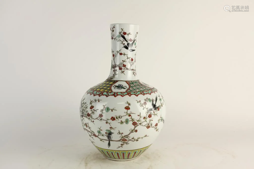 CHINESE HAND-PAINTED PORCELAIN BOTTLE VASE