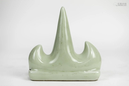 CHINESE CELADON BRUSH HOLDER