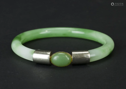 CHINESE TRANSLUCENT GREEN JADE BANGLE