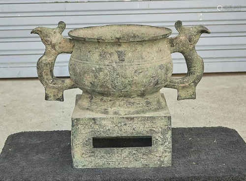 ANTIQUE CHINESE BRONZE FOOD VESSEL