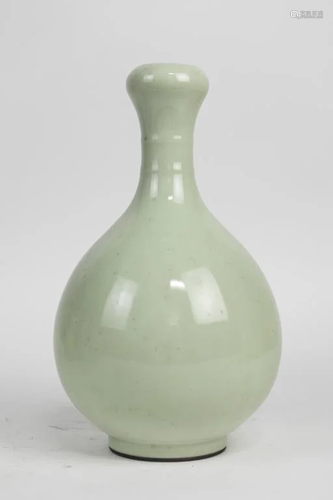 CHINESE CELADON GARLIC HEAD VASE