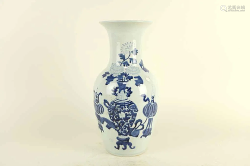 CHINESE BLUE AND WHITE PORCELAIN VASE