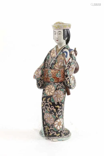 JAPANESE MEIJI PERIOD PORCELAIN FIGURE OF A GEISHA