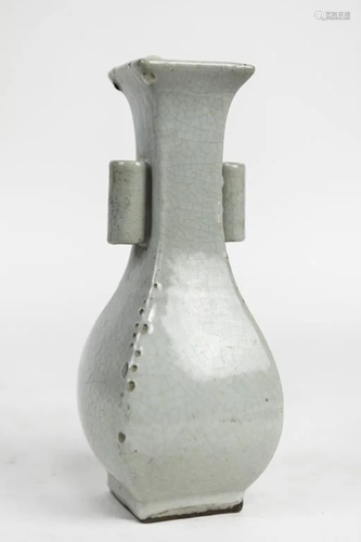 CHINESE CELADON CRACKLEWARE VASE