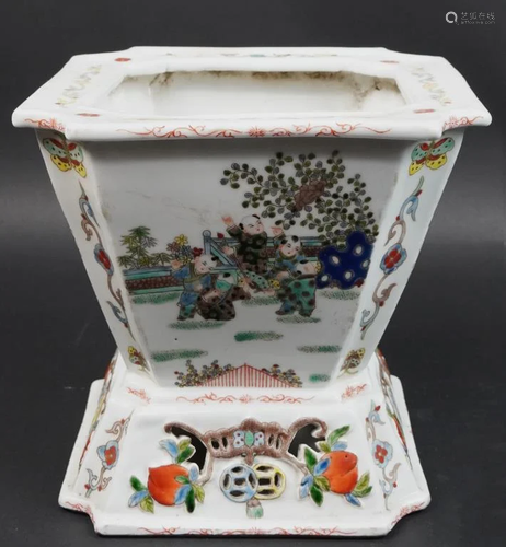 CHINESE FAMILLE ROSE SQUARE PLANTER