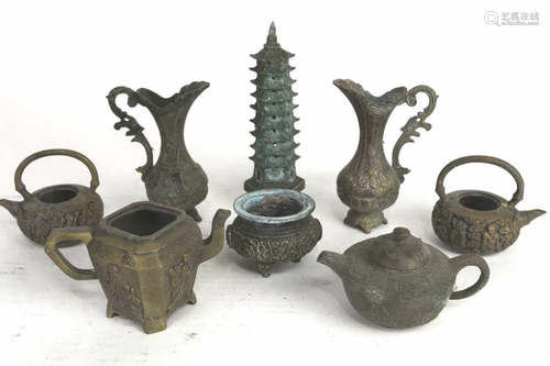 GROUP OF EIGHT CHINESE ASSORTED ITEMS