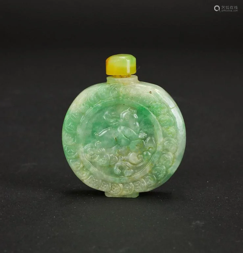 CHINESE CARVED JADEITE SNUFF BOTTLE