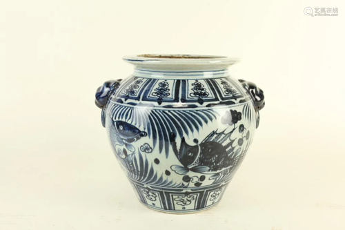 CHINESE BLUE AND WHITE PORCELAIN VASE