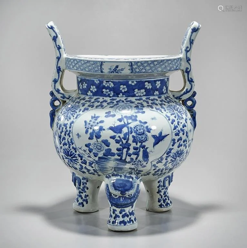 LARGE CHINESE BLUE AND WHITE TRIPOD CENSER