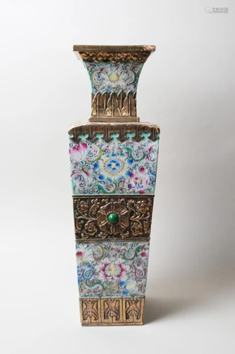 CHINESE ENAMELED PORCELAIN SQUARE VASE