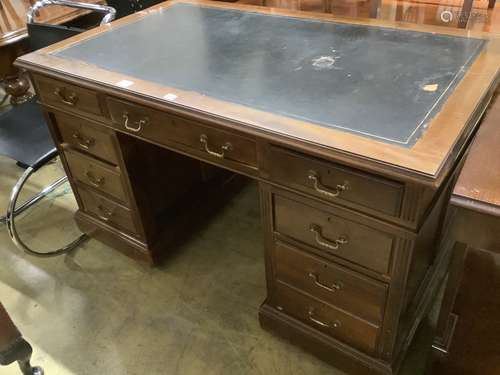 An Edwardian mahogany pedestal desk, length138cm, depth 80cm...