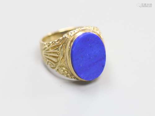 A modern 9ct gold and lapis lazuli set oval signet ring, wit...