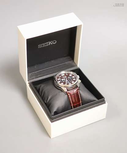 A gentleman's modern stainless steel Seiko Solar chronograph...