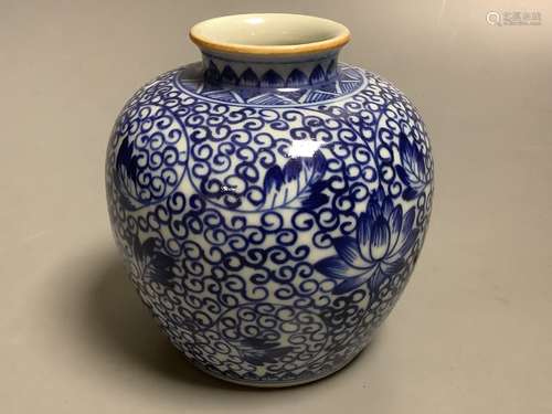 A Chinese blue and white vase, height 11cm