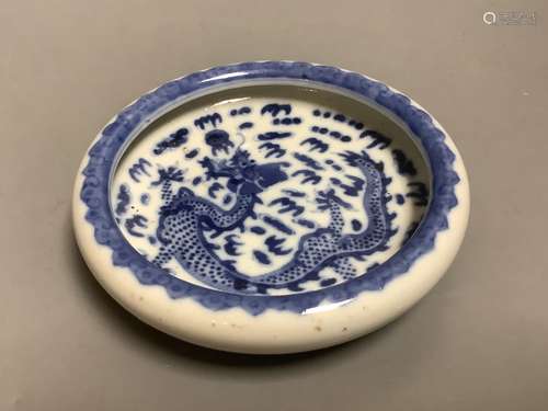 A Chinese blue and white brush washer, diameter 10cm