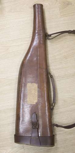 A leather gun case, length 78cm