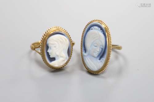 Two modern 9ct gold and Wedgwood style plaque set dress ring...