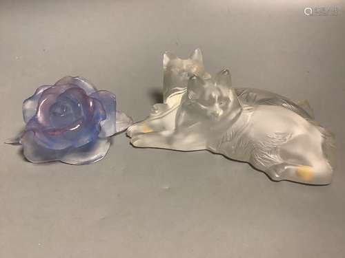 A Lalique model of two recumbent cats and a blue glass Daum ...