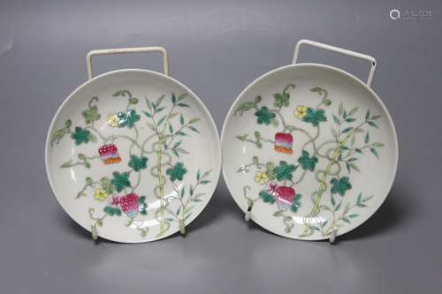 A pair of Chinese enamelled porcelain saucer dishes, 14cm di...