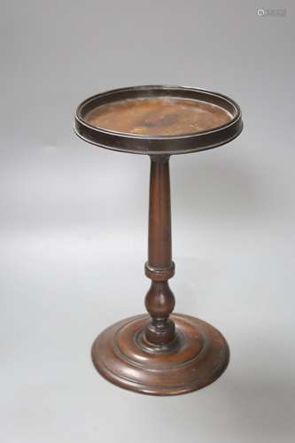 A mahogany candle stand, height 28cm