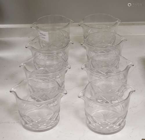 A set of eight early Victorian wine glass rinsers, height 10...