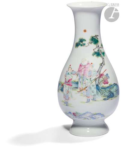 Vase de forme yuhuchunping en porcelaine blanche, Chine, XXe...