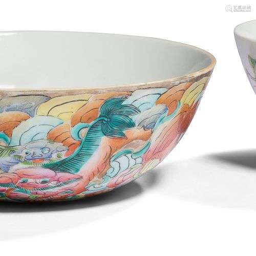 Deux bols en porcelaine, ChineÉmaillée polychrome à décor de...