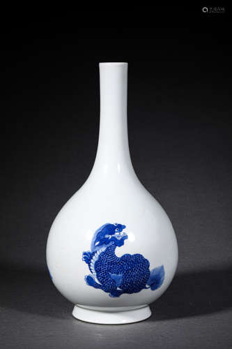 A QING STYLE MYTHICAL BEAST DESIGN PORCELAIN VASE