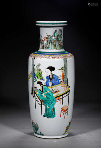 A QING STYLE PORCELAIN VASE