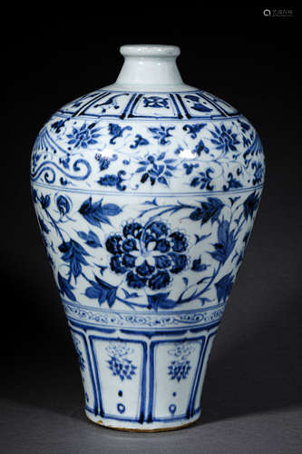 A YUAN STYLE PORCELAIN MEIPING PLUM FLOWER VASE