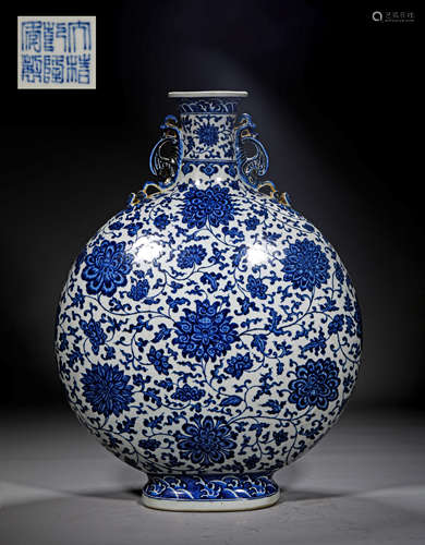 A QING STYLE PORCELAIN MOON FLASK VASE