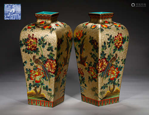 A PAIR OF QING STYLE PORCELAIN VASES