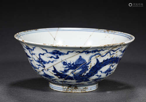 A MING STYLE PORCELAIN BOWL