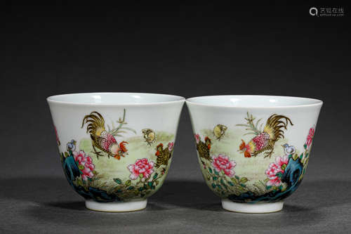 A PAIR OF QING STYLE PORCELAIN CUPS