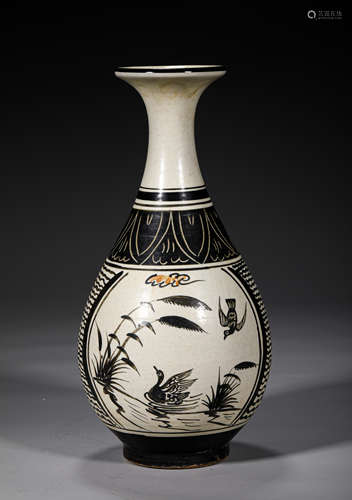 A CHINESE CIZHOUYAO WARE CEREMIC VASE