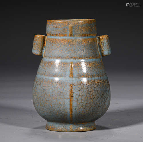 A CHINESE GEYAO CRACKLED WARE ZUN