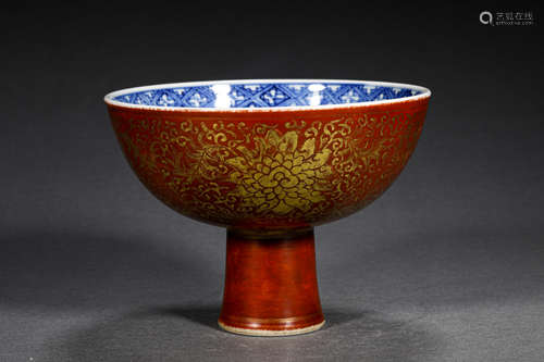 A MING STYLE PORCELAIN HIGH FOOT CUP