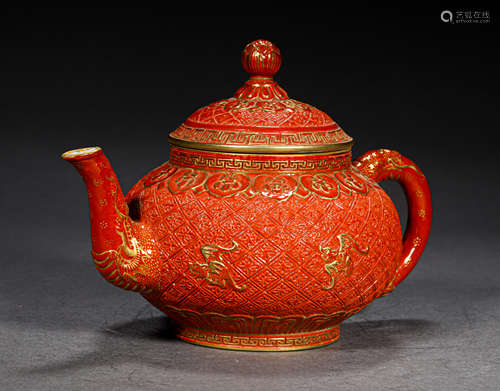 A QING STYLE PORCELAIN TEA POT