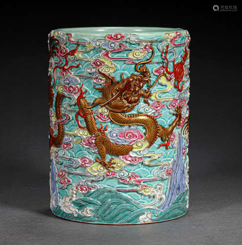 A QING STYLE PORCELAIN BRUSH HOLDER