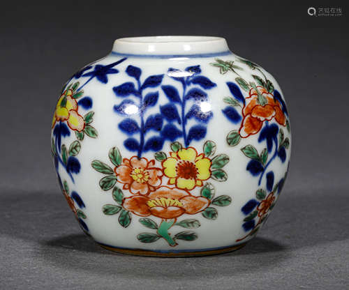 A CHINESE VINTAGE PORCELAIN JAR