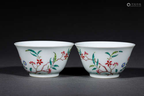 A PAIR OF QING STYLE PORCELAIN PLATE TEA CUPS