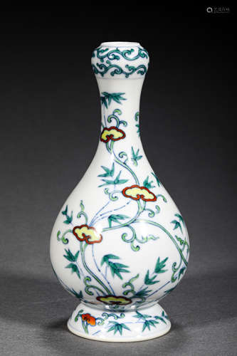 A QING STYLE PORCELAIN GARLIC MOUTH SHAPED VASE