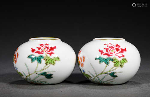 A PAIR OF QING STYLE PORCELAIN WATER JARS