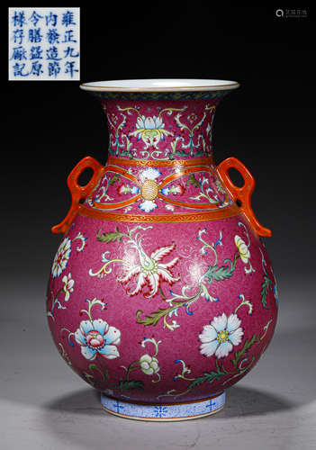 A QING STYLE PORCELAIN VASE