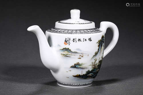 A QING STYLE PORCELAIN TEA POT