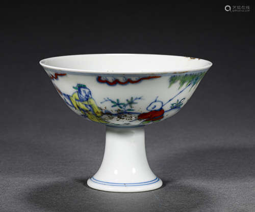 A MING STYLE PORCELAIN HIGH FOOT CUP