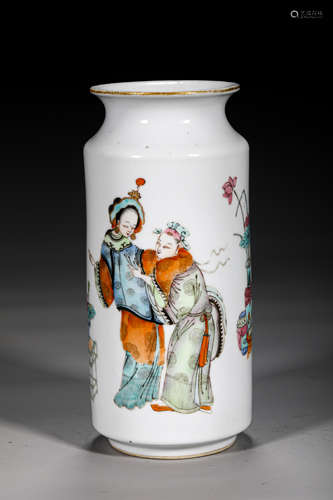 A QING STYLE PORCELAIN VASE