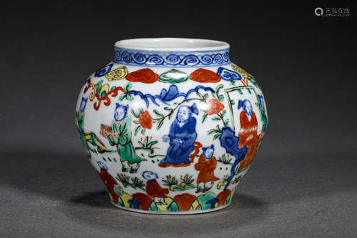 A MING STYLE PORCELAIN JAR