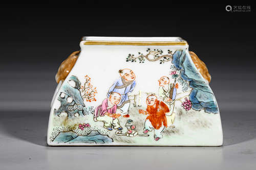 A QING STYLE PORCELAIN BRUSH WASHER