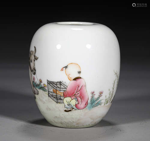 A QING STYLE PORCELAIN WATER JAR